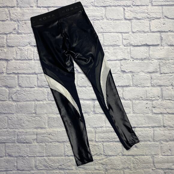 Koral Leggings in Black and White - Picture 5 of 6